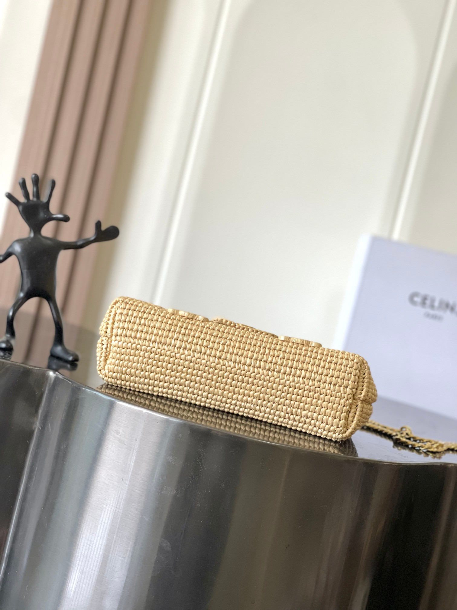 Ce**e victoire medium bag in raffia with triomphe embroideries 25x17x9cm