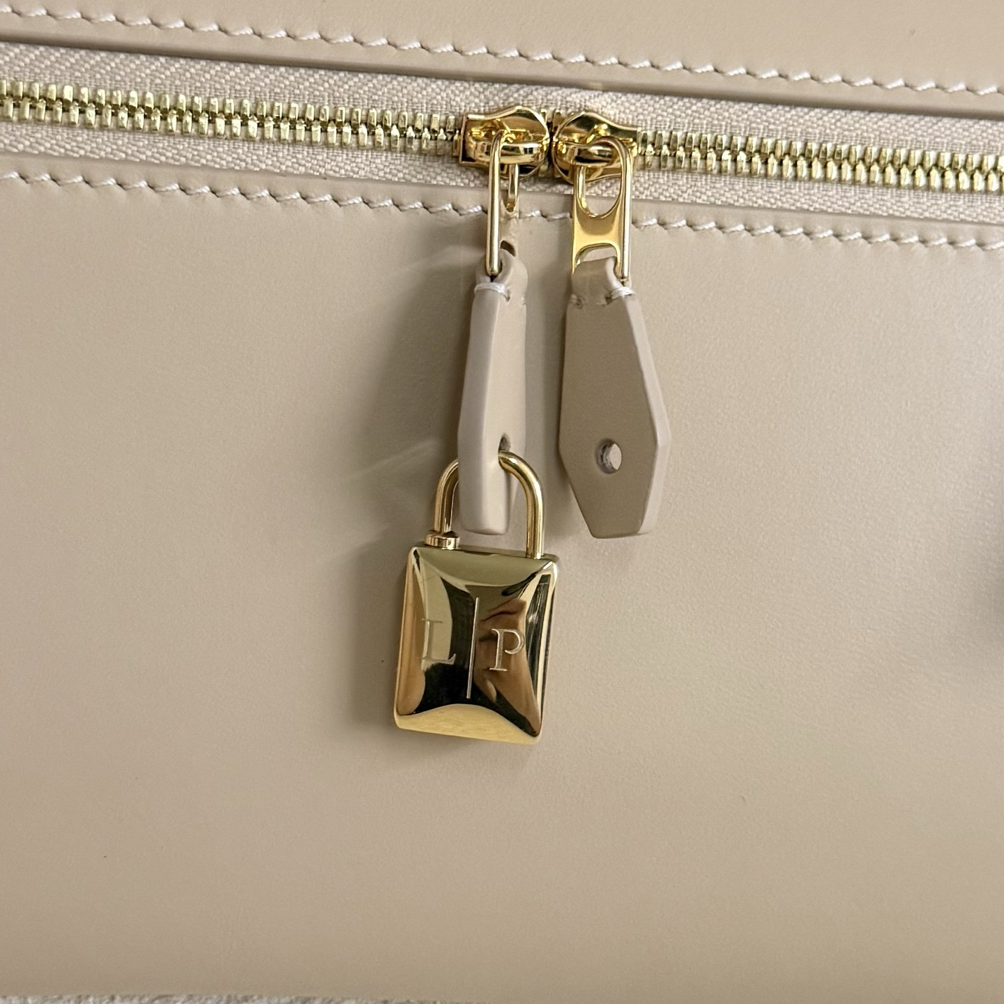 L**o p*ana extra clutch l29 29x14x3cm