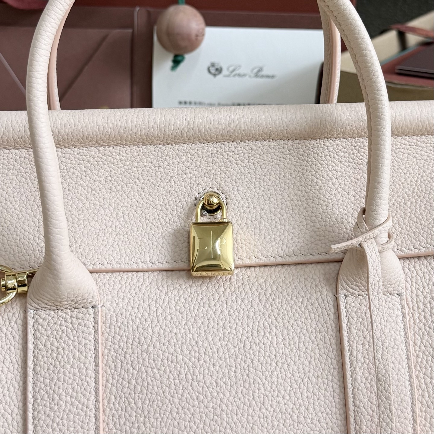 L**o p*ana loom bag l25 grained calfskin 25x18x12.5cm