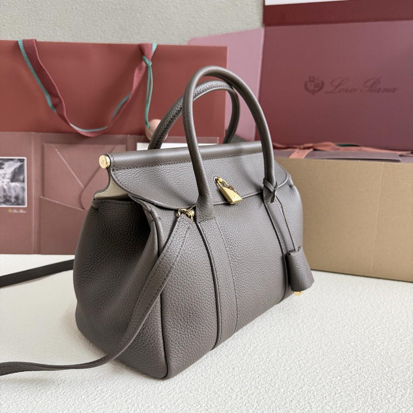 L**o p*ana loom l25 calfskin 25x18x12.5cm