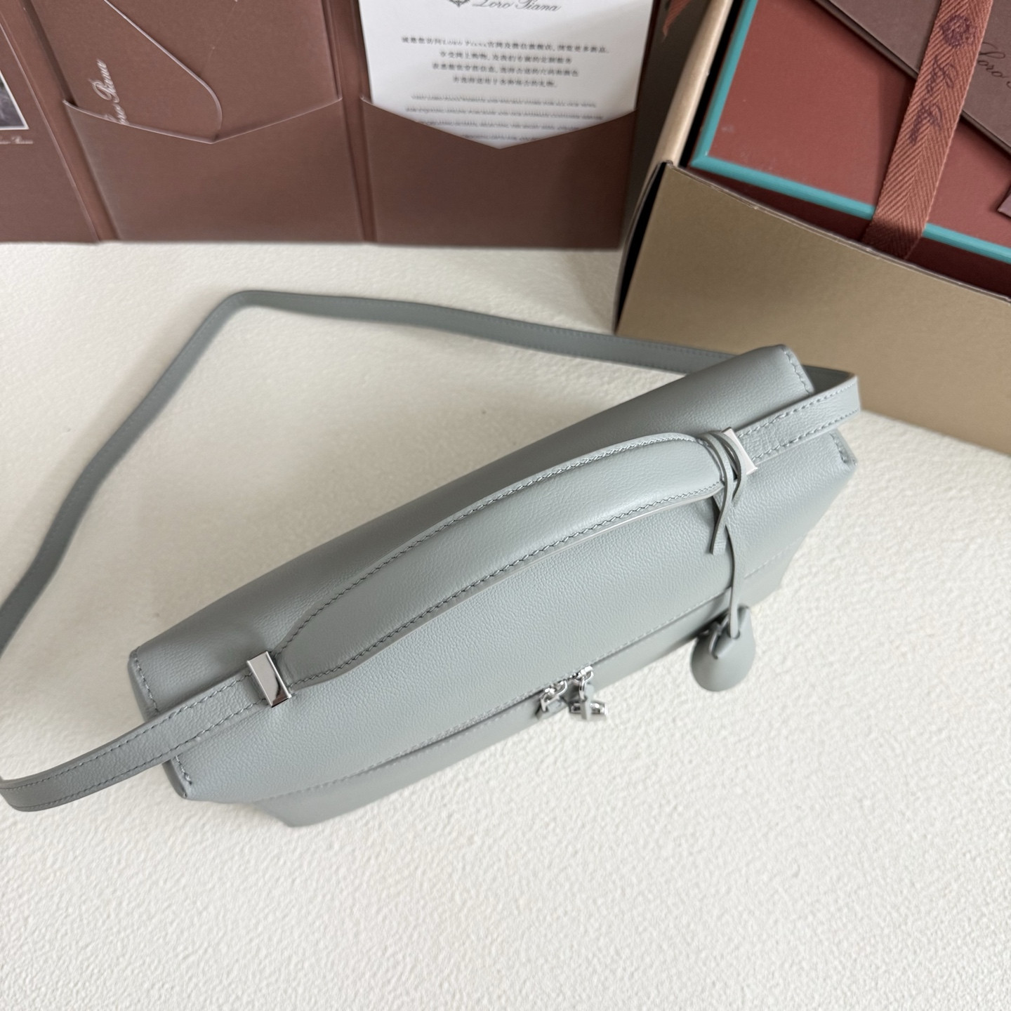 L**o p*ana extra pocket l27 calfskin 16x27x10cm